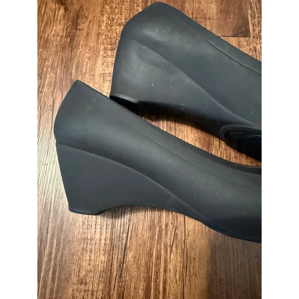 Crocs Lina Wedge Black Pointed Toe Pump‎ Shoes 203408-001 Womens Size 11 NEW